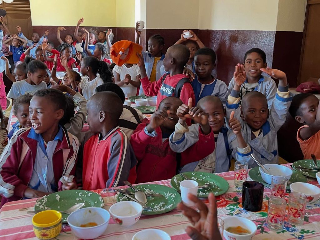 cantine-scolaire-madagascar-andolofotsy-malnutrition