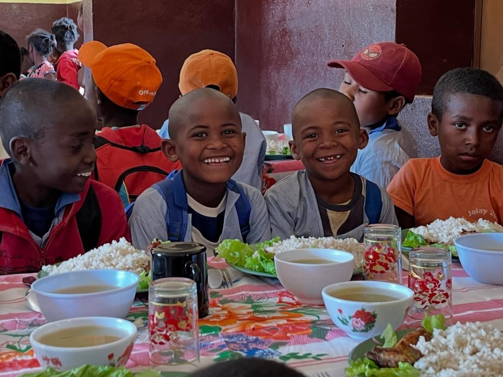 cantine-scolaire-madagascar-andolofotsy-malnutrition
