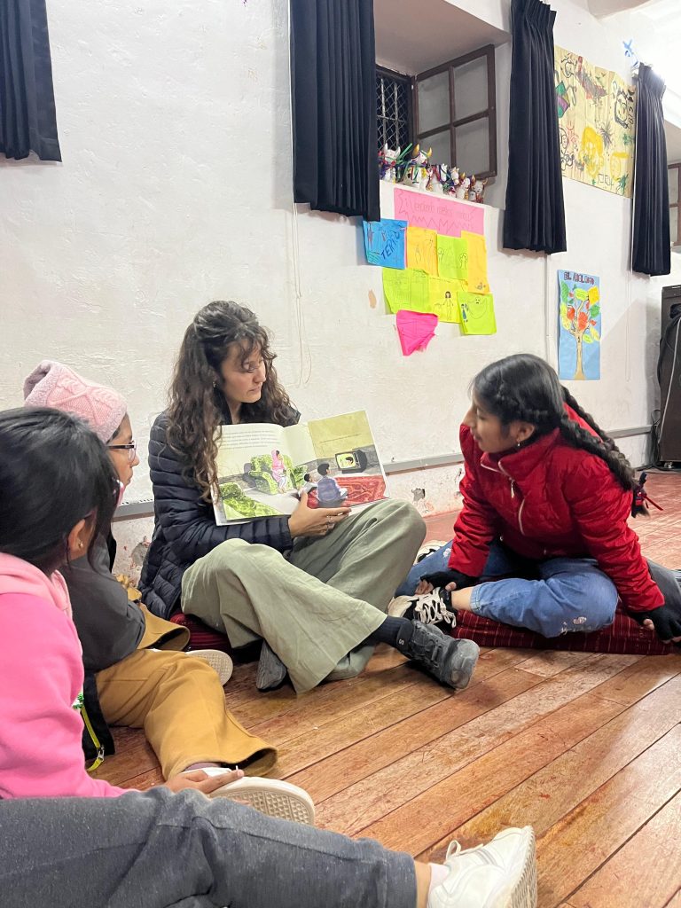 perou-qosqo-maki-accueil-enfants-des-rues-cuzco-bibliotheque-vsi-service-civique