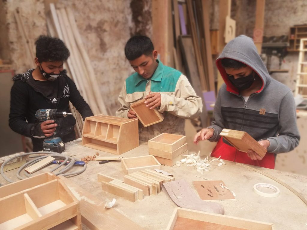 perou-enfants-des-rues-formation-professionnelle-menuiserie-cuzco