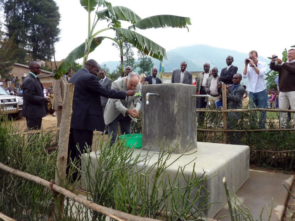 adduction-eau-gravitaire-acces-eau-potable-rwanda-assainissement-source-jacques-lalande-inauguration