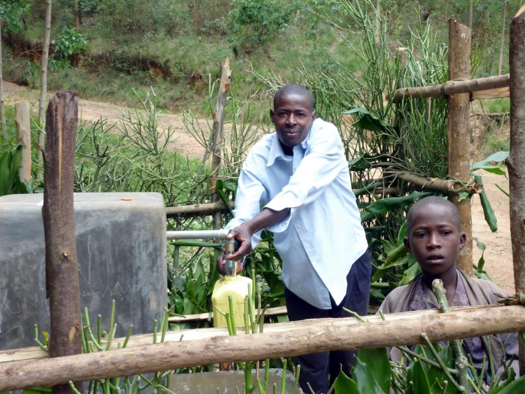 adduction-eau-gravitaire-acces-eau-potable-rwanda-assainissement-source