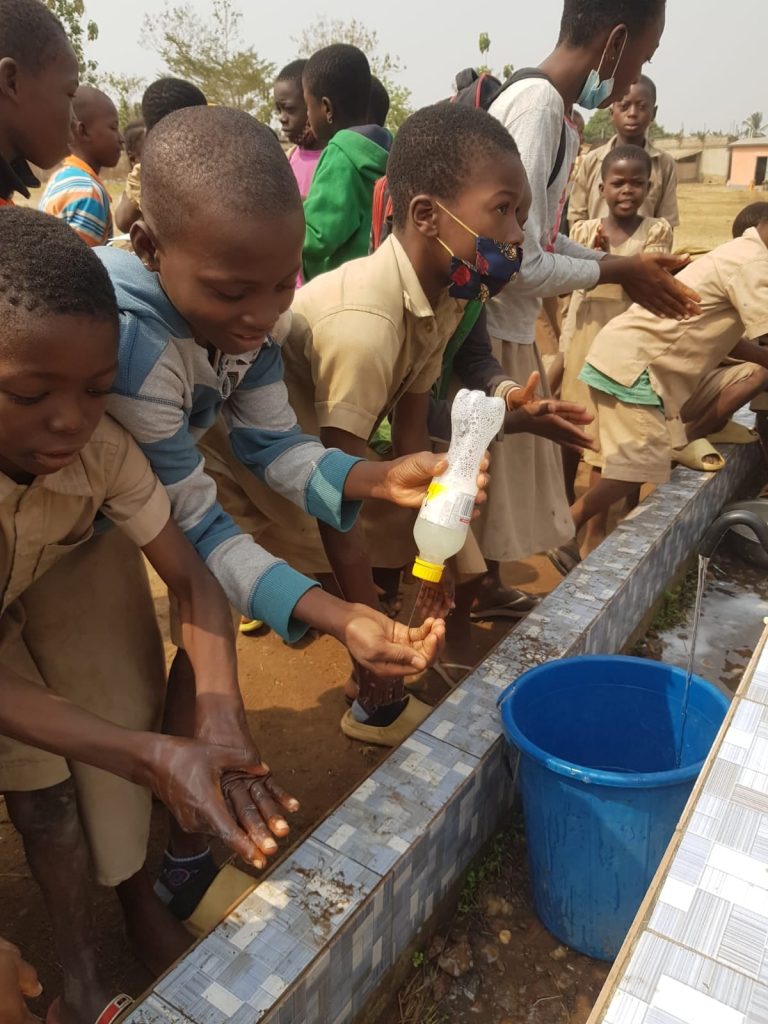 sante-outil-prevention-hygiene-lavage-des-mains-enfants-ecole