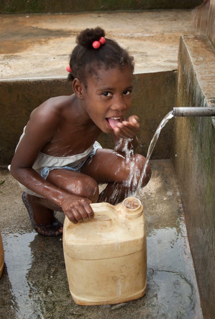 acces-a-l-eau-enfants-monde