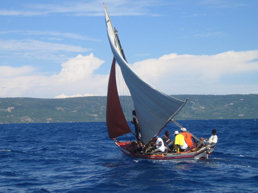 apprendre-a-nager-formation-haiti-ile-de-la-tortue-faire-de-la-voile