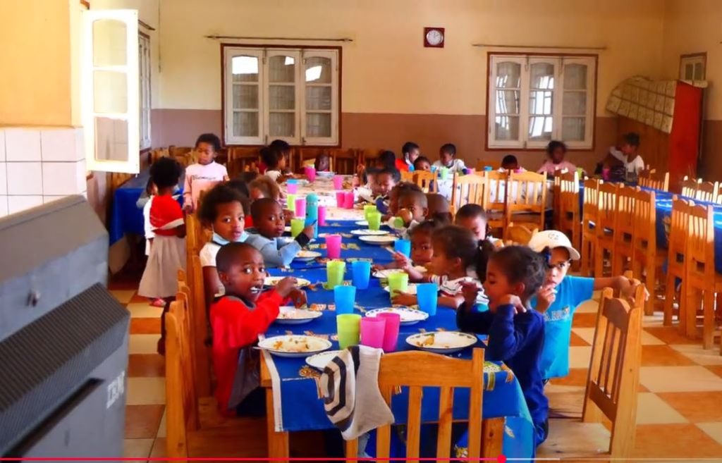 tana-proteger-les-enfants-cantine-scolaire-madagascar-solidarite-internationale-lutte-contre-la-malnutrition-repas-equilibres
