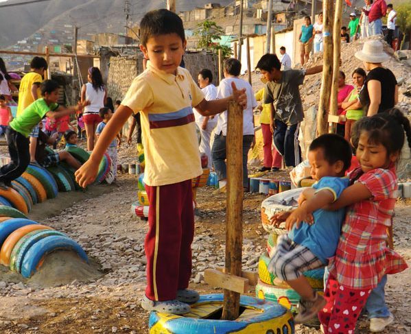 perou-vacances-enfants-bidonville