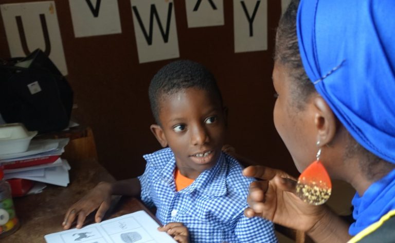 scolarisation-enfants-sourds