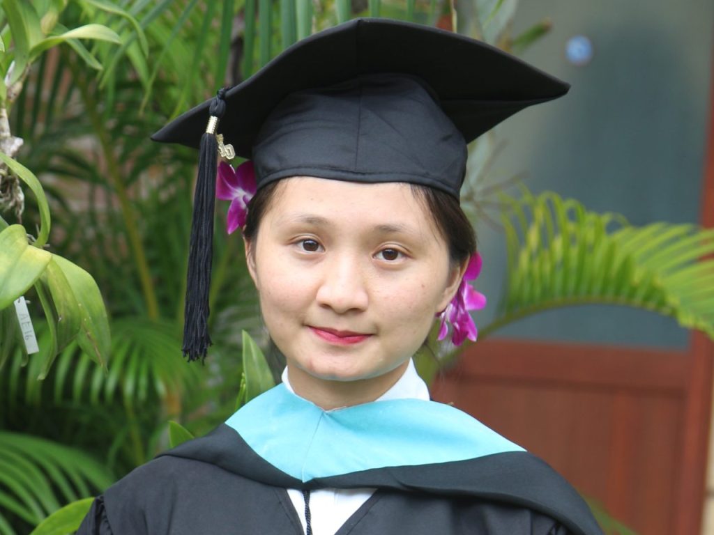 parrainage-vietnam-jeune-fille-diplome