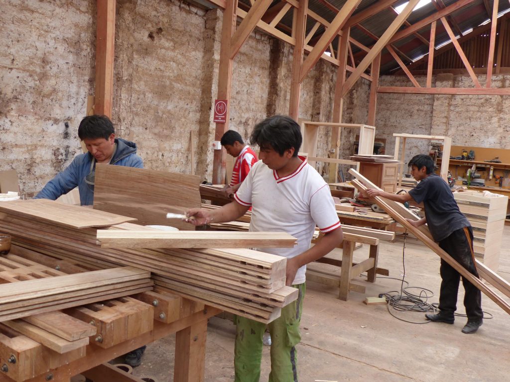 perou-qosqo-maki-accueil-enfants-des-rues-cuzco-formation-menuiserie