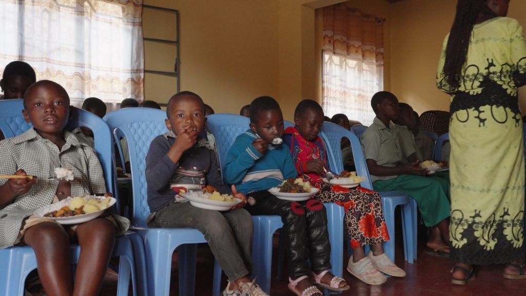 cantine-scolaire-solidaire-rwanda-enfants