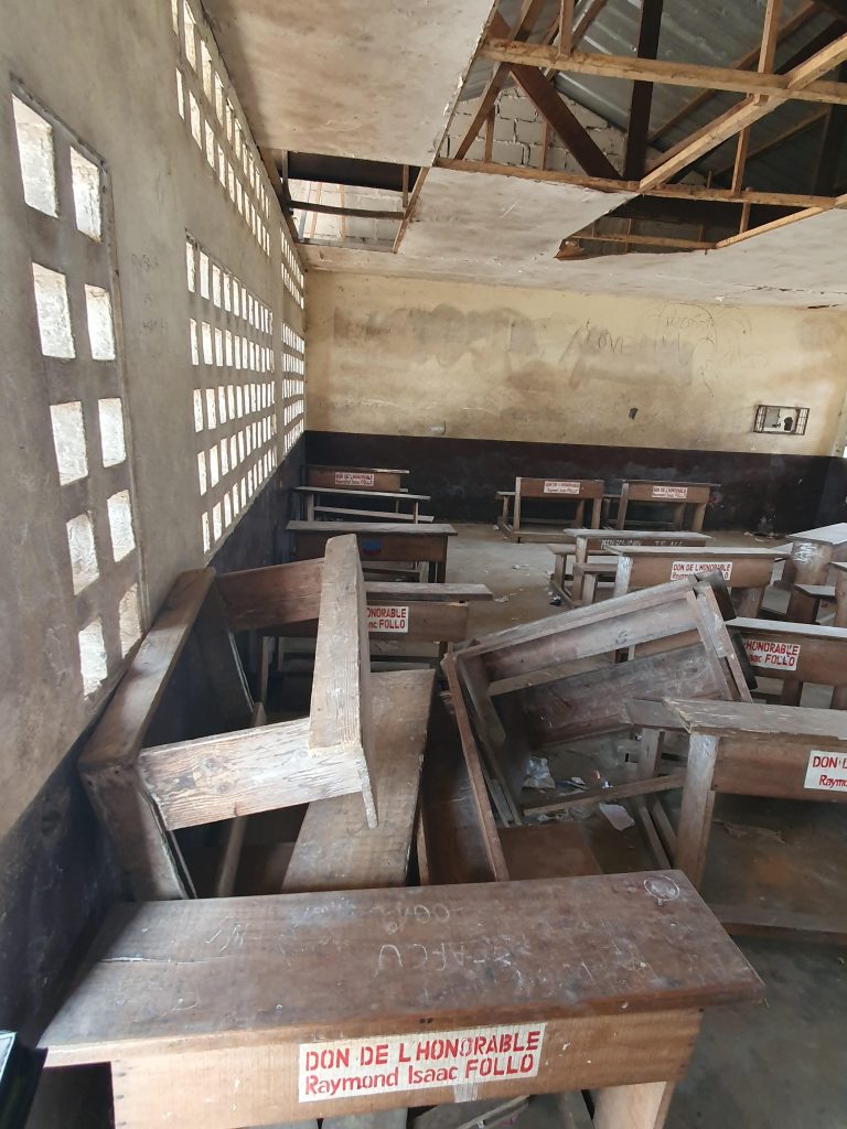 congo-ecole-publique-tchimbambouka-reunion-de-chantier